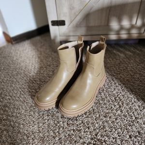 Tan boots size 6.5